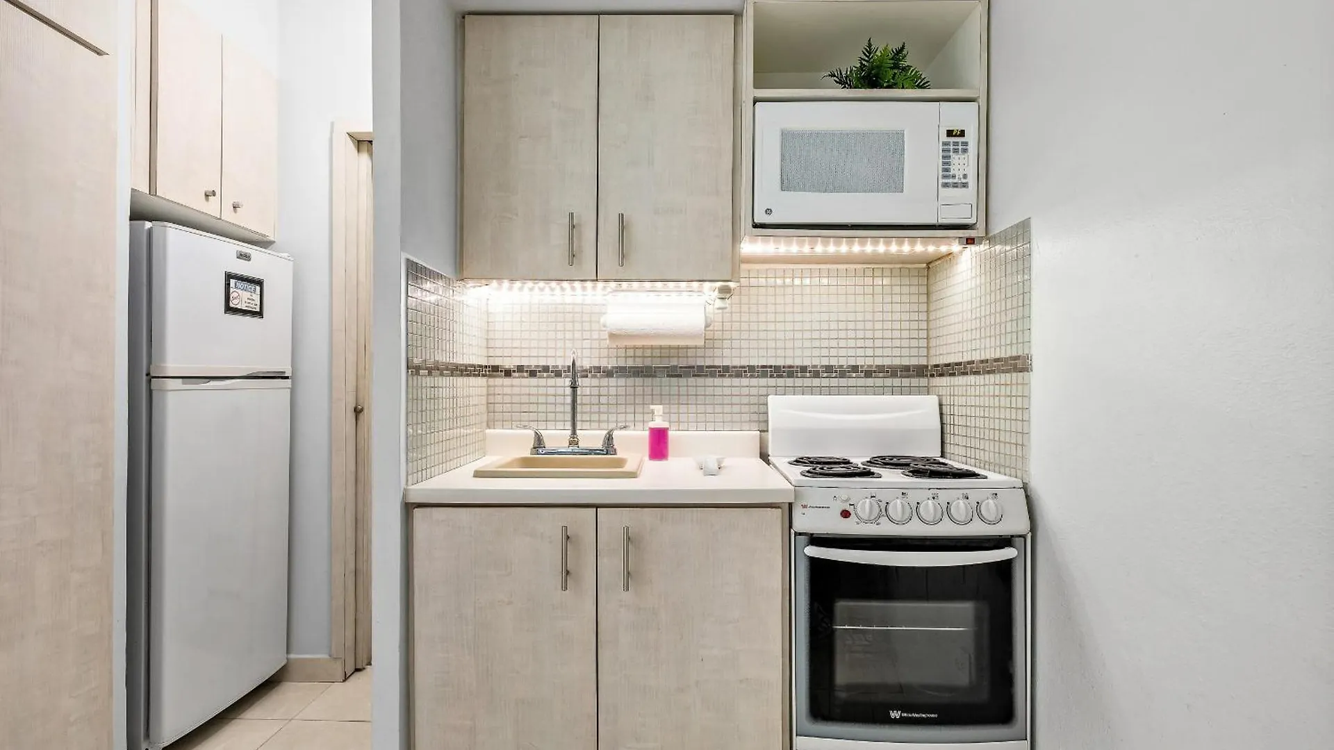 Prime Location At Condado Beach Queen Studio - Apt 10 San Juan